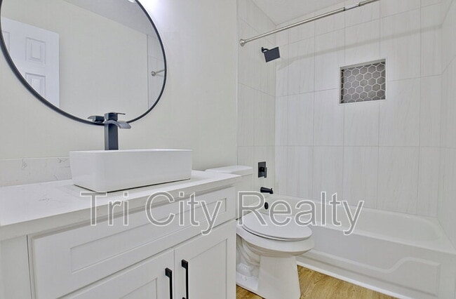 Building Photo - 150 Drennan Dr