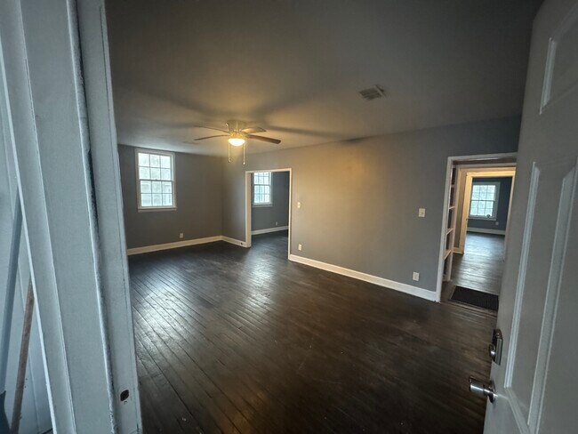 Building Photo - Log Cabin