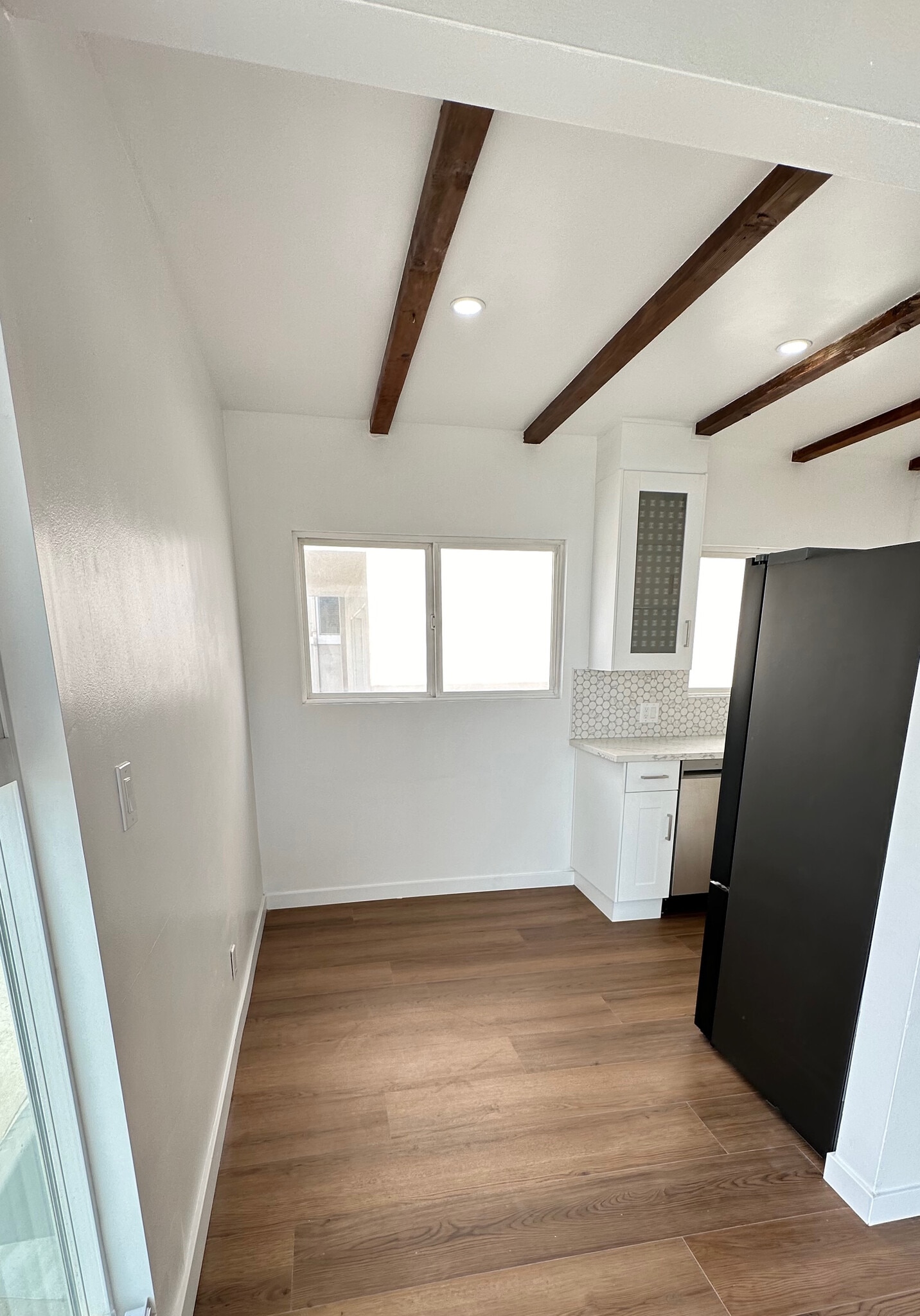 Dining Nook - 118 45th St