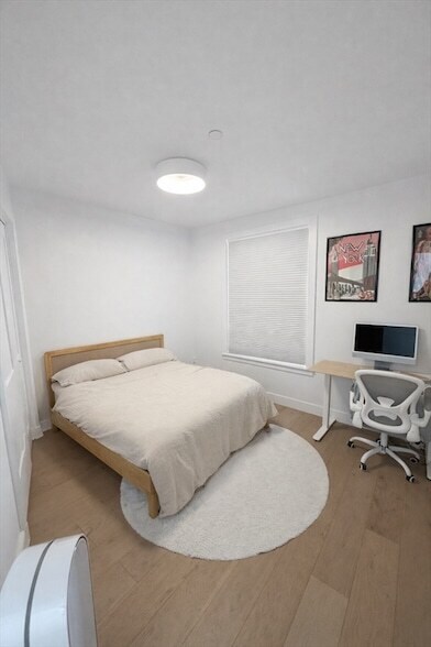 Building Photo - 654 E Broadway