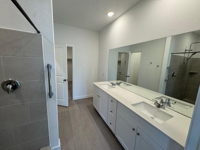 Primary Bathroom - 10342 Bridgton Ml