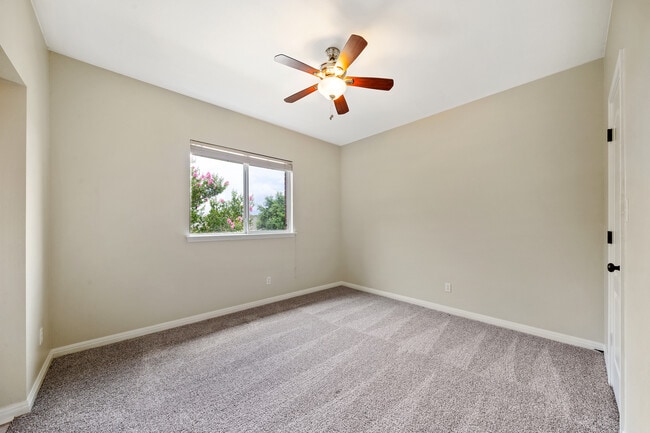 Building Photo - Spacious 4-Bed Luxury Home with Chef’s Kitchen, Fenced Yard, and 3,528 sq ft in Helotes