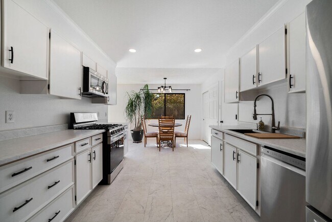 Building Photo - 1175 Akard Dr