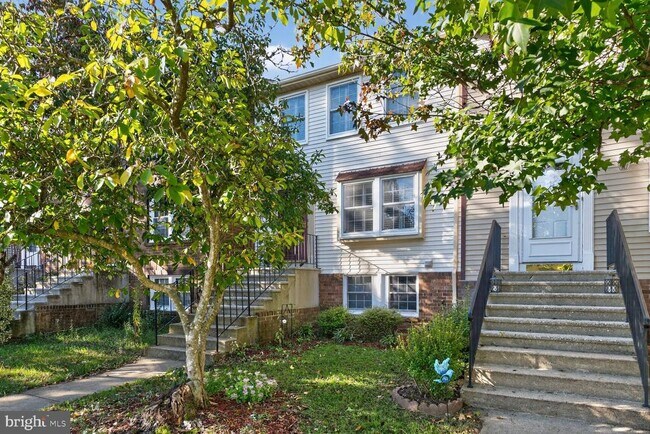 Building Photo - 5320 Larochelle Ct