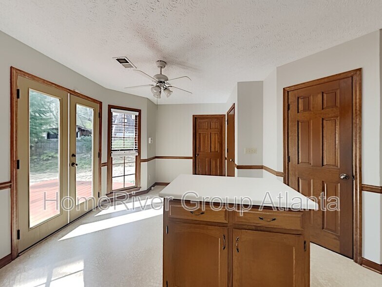 Building Photo - 1216 Wynford Colony S W