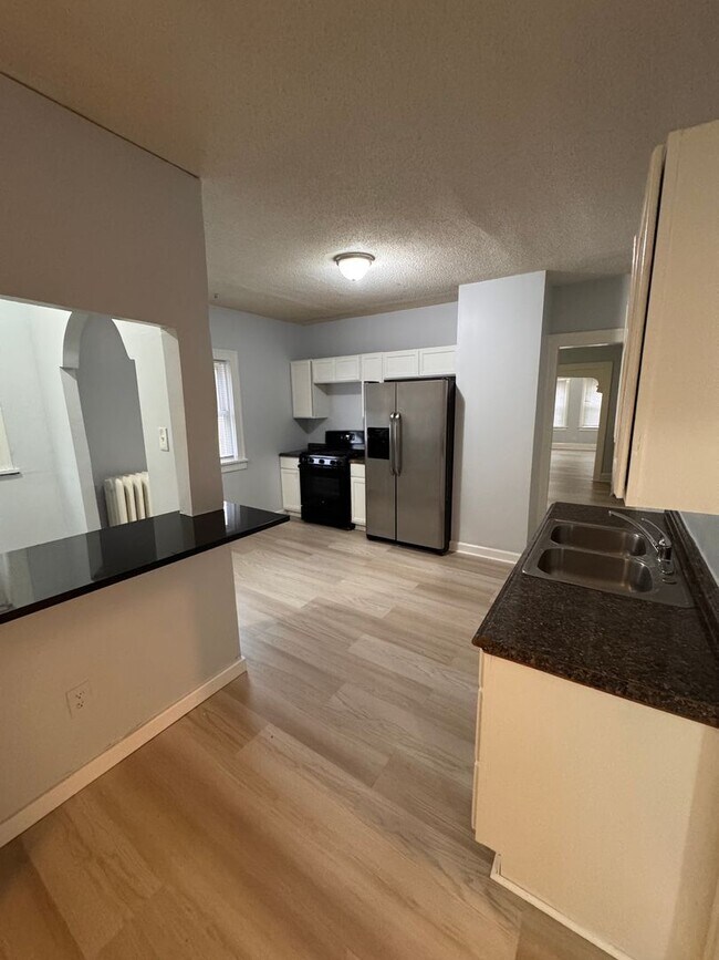 Building Photo - 1429-1431 Knox Ave N