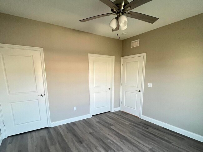 Building Photo - 361 Hillview Mls Blvd