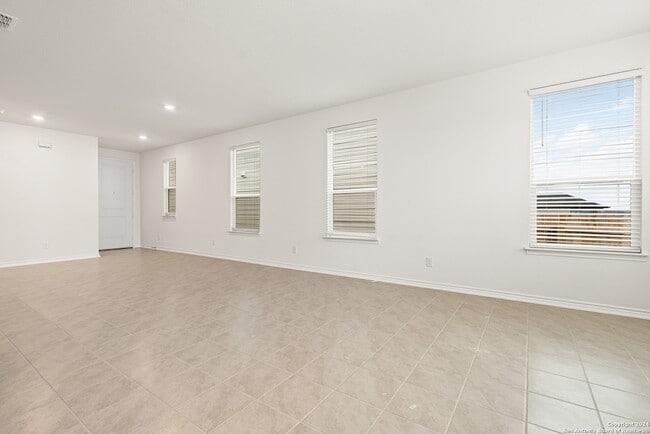 Building Photo - 246 W Flowing River Dr