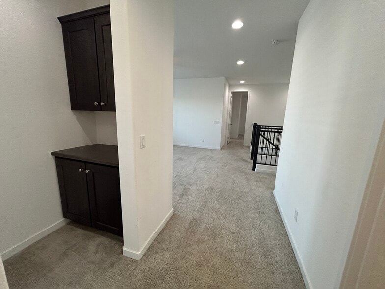 Building Photo - 4146 S Columbus Dr