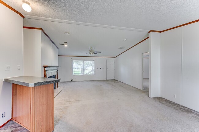 Building Photo - 418 County Rd 643