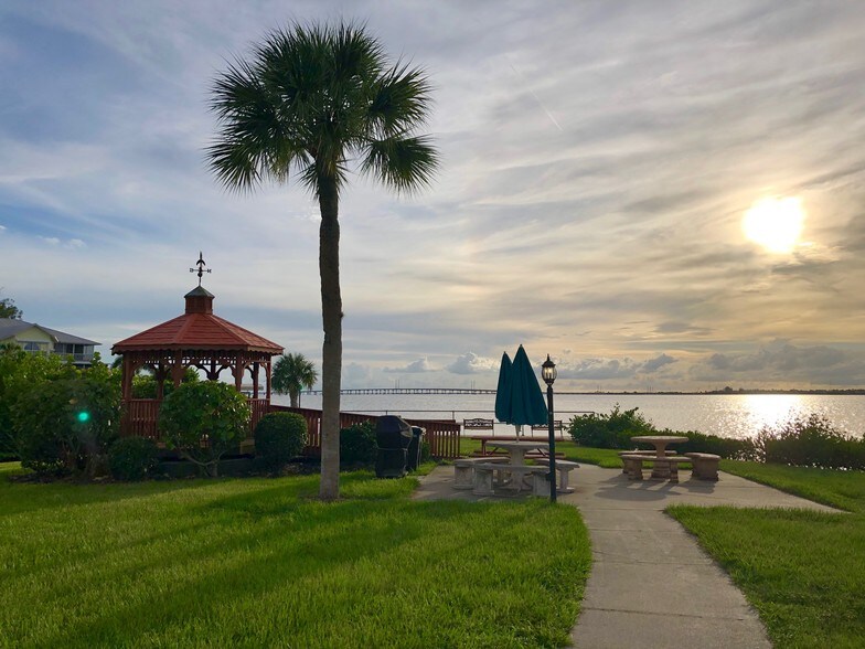 Gazebo - 25188 Marion Ave