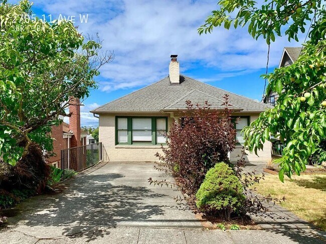 Primary Photo - Queen Anne - Must See 3 Bedroom / 3 Bath Home