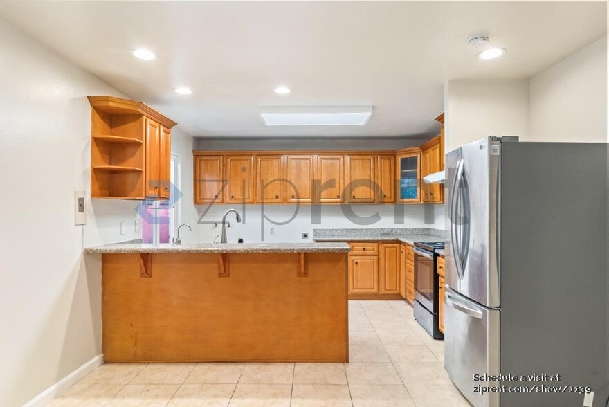 Building Photo - 685 Carmar St