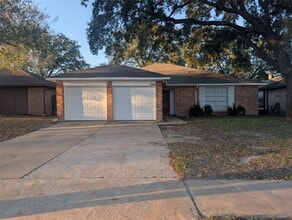 Building Photo - 22022 Kenlake Dr