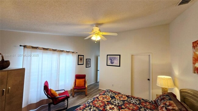 Building Photo - 550 Castlemain Cir