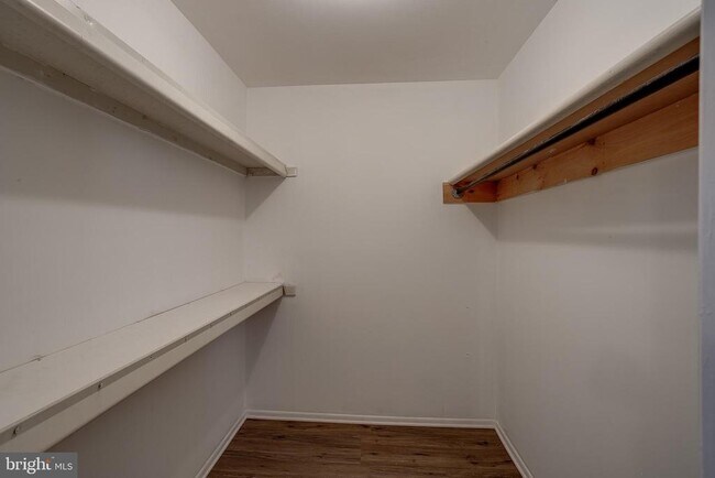 Building Photo - 2118A Greenwood Ct