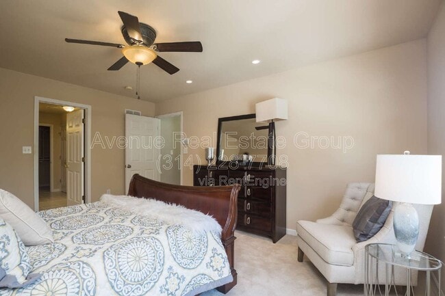 Building Photo - 8947 Hilltop Manor Dr