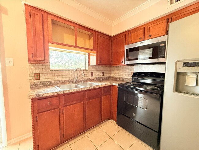 Building Photo - 208 Laurie Ln