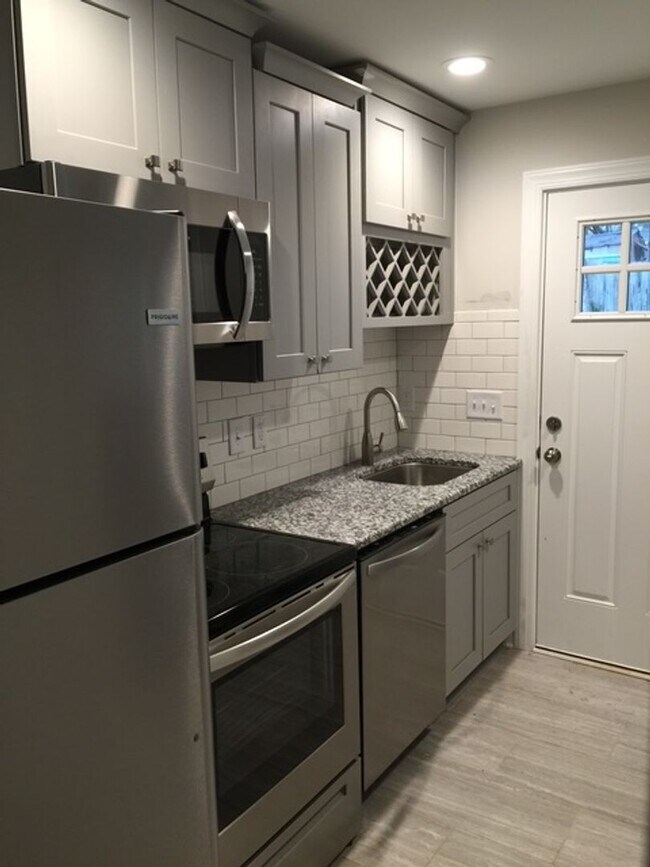 Building Photo - Cozy 2 Bedroom, 1 Bathroom Duplex – Comfor...