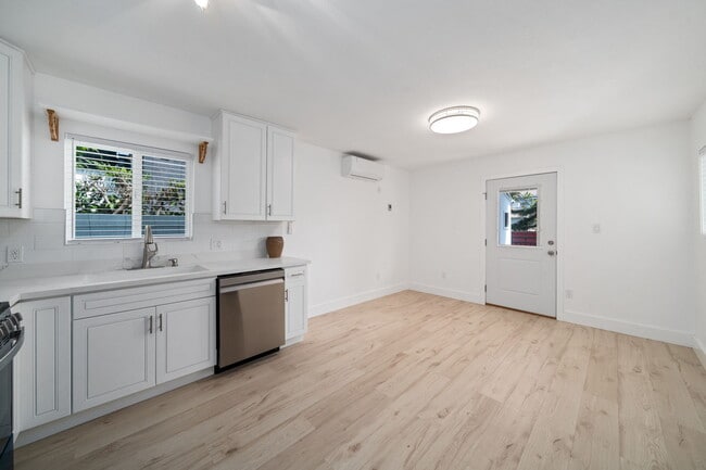 Building Photo - 4714 Berryman Ave