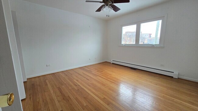 Building Photo - 5472 W Higgins Ave