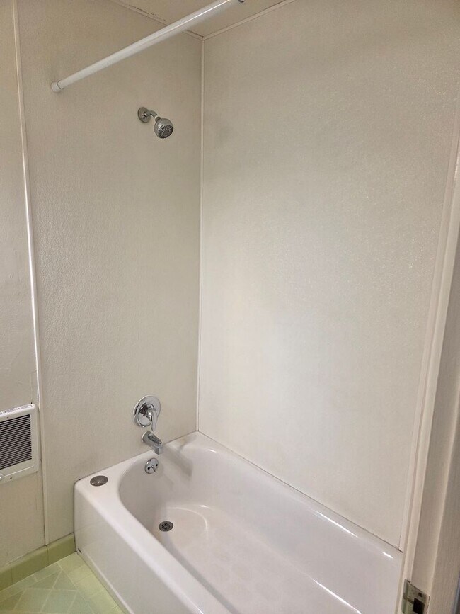 Building Photo - Jenola Court