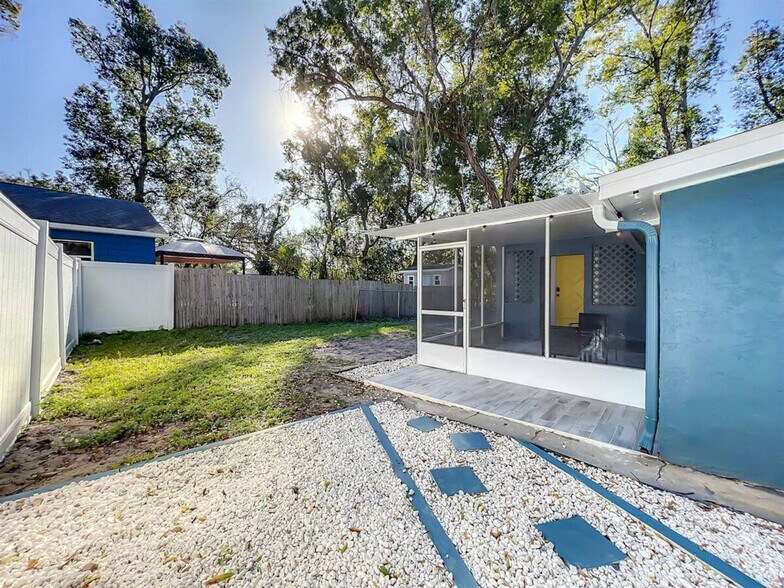 Building Photo - 2317 Homeland St