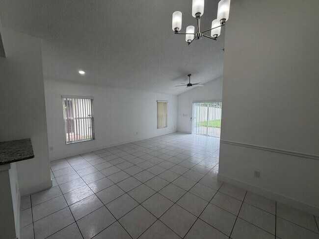 Building Photo - 3 Bedroom, 2 Bathroom East Orlando Home with Garage & Large Fenced Backyard!