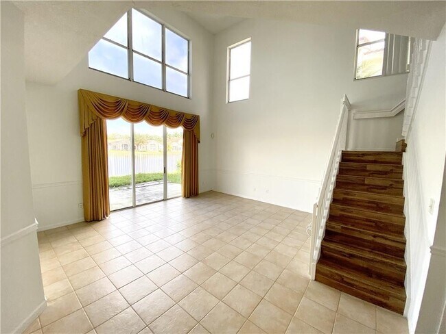 Building Photo - 11135 NW 46th Dr