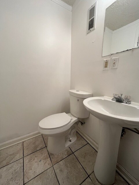 Building Photo - 3 bedroom 1.5 Bathroom