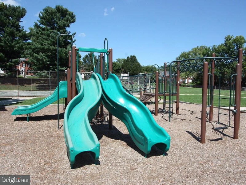 Building Photo - 1583 Doxbury Rd