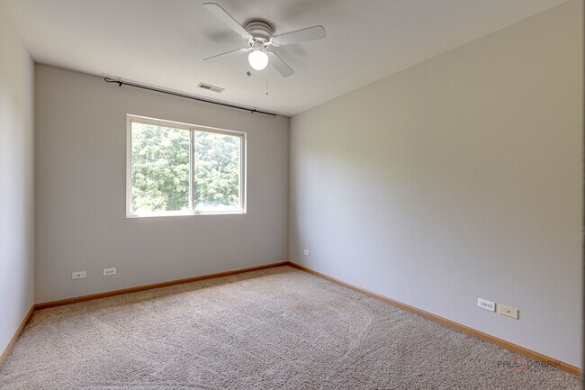 Building Photo - 708 Valley View Ct