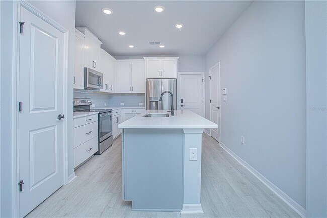 Building Photo - 8637 Tavistock Lakes Blvd