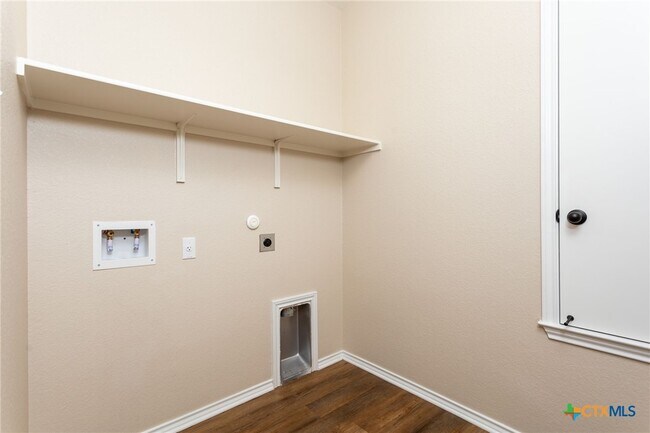 Building Photo - 1605 Henbit Ln