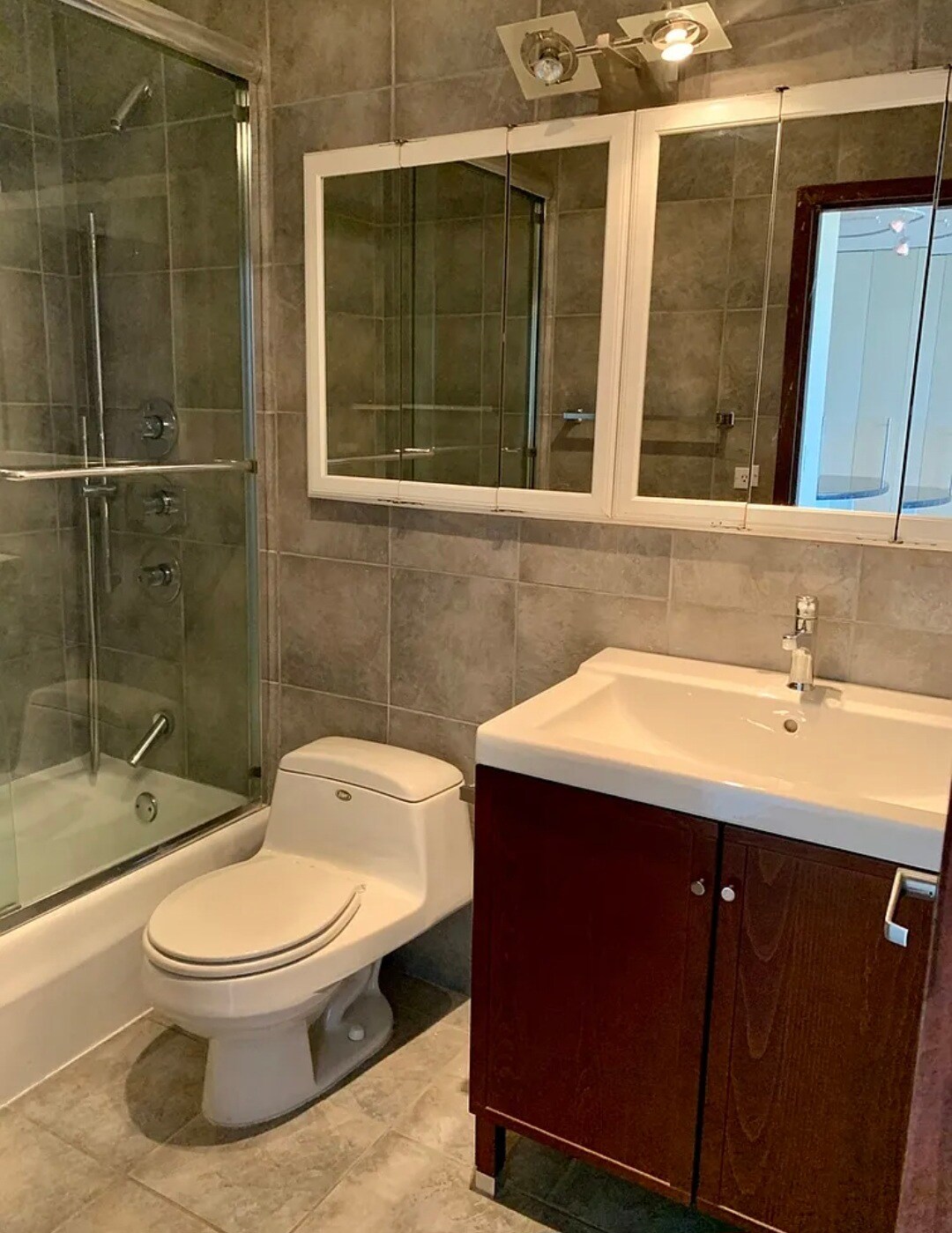 Building Photo - 70 W Burton Pl