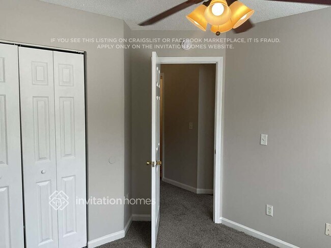 Building Photo - 5805 Village Loop