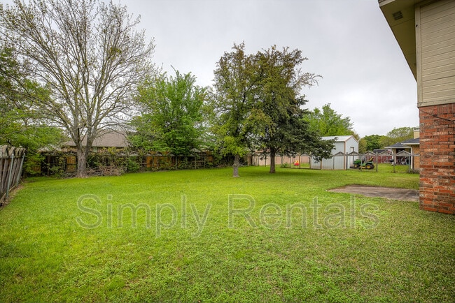 Building Photo - 2003 Hackberry Cir