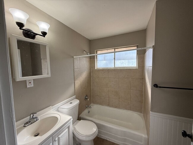 Building Photo - **AVAILABLE NOW**Nice 3 Bedroom / 1 Bathroom Home for Rent in Columbus, GA***