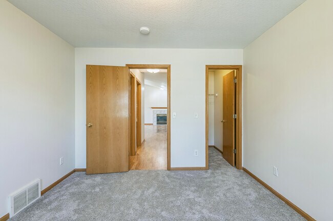 Building Photo - 1008 Oak St