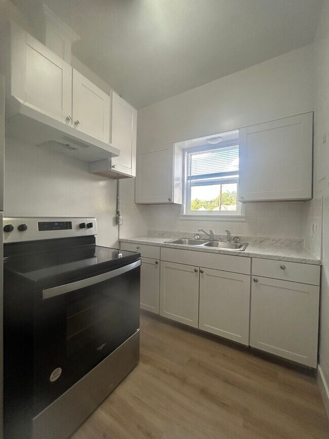 Building Photo - University of Utah Student Housing