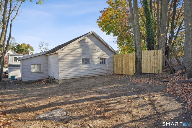 Building Photo - 21 Soundview Ave