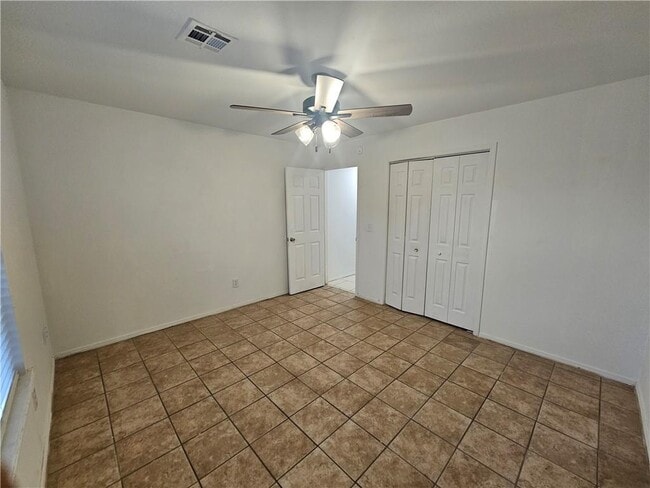 Building Photo - 2326 W Roselawn St