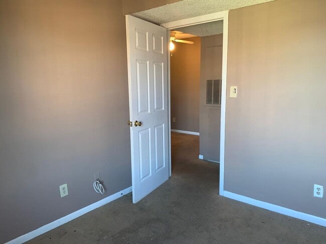 Building Photo - Excellent 2 bed / 1 bath within Regency Ga...