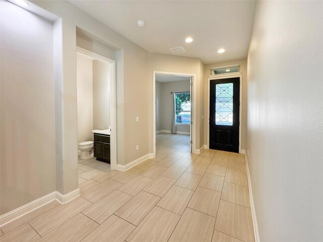 Building Photo - 7112 Cut Plains Trail