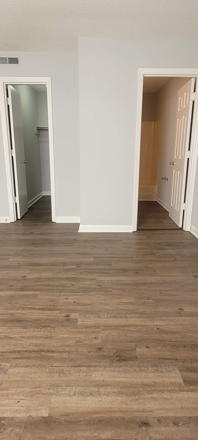 Building Photo - 3301 Chesapeake Cir