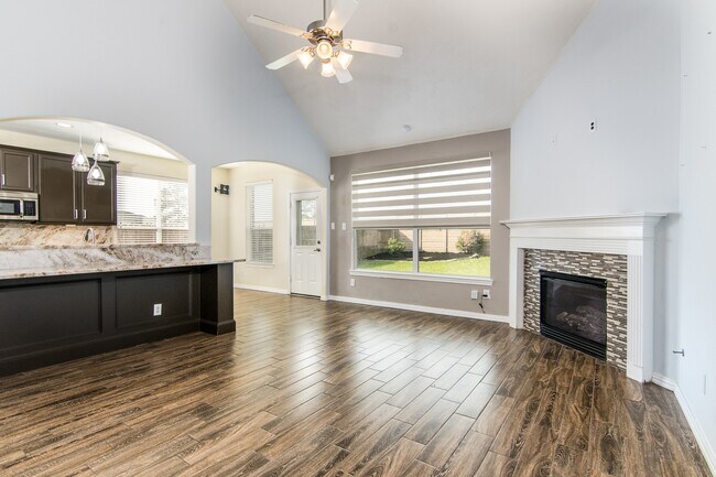 Building Photo - 22015 Field Green Dr