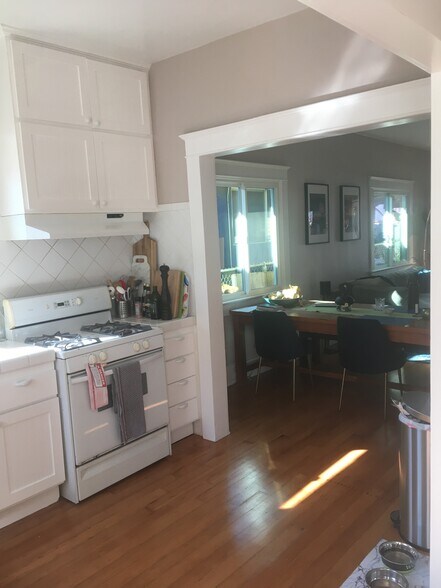 Building Photo - 32 23rd Ave