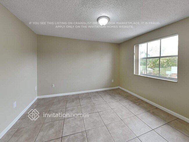 Building Photo - 1121 NW 129th Pl