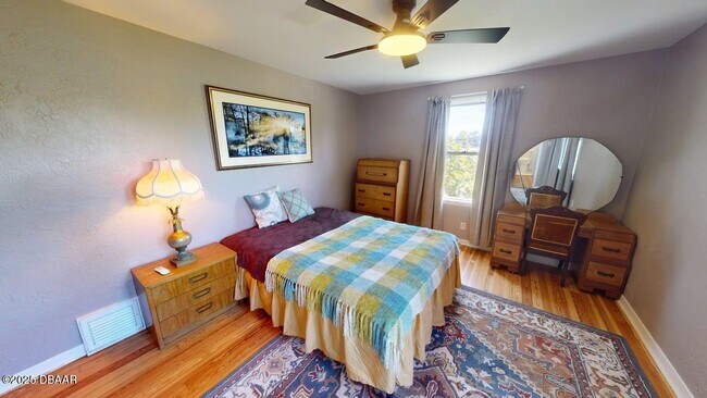 Building Photo - 425 Wisteria Rd