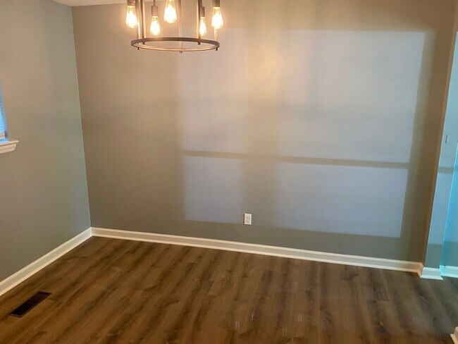 Building Photo - Three Bedroom, Large Lot, Pet Friendly,Hixson! ***Monthly rent $1900.00!***